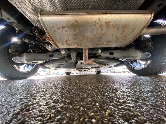 下廻りのサビ止め加工、防錆ハードワックスもご用意してあります！！通常のものよりも厚い塗装で下廻りをしっかりガード！当店で人気のオプションです♪融雪剤などの塩害対策に！！