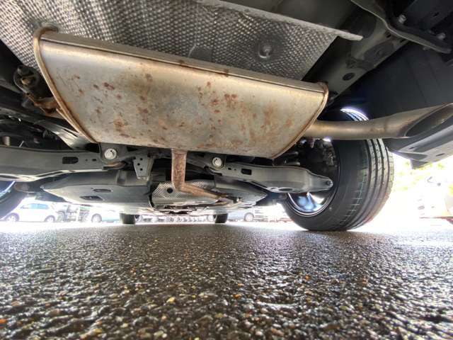 下廻りのサビ止め加工、防錆ハードワックスもご用意してあります！！通常のものよりも厚い塗装で下廻りをしっかりガード！当店で人気のオプションです♪融雪剤などの塩害対策に！！