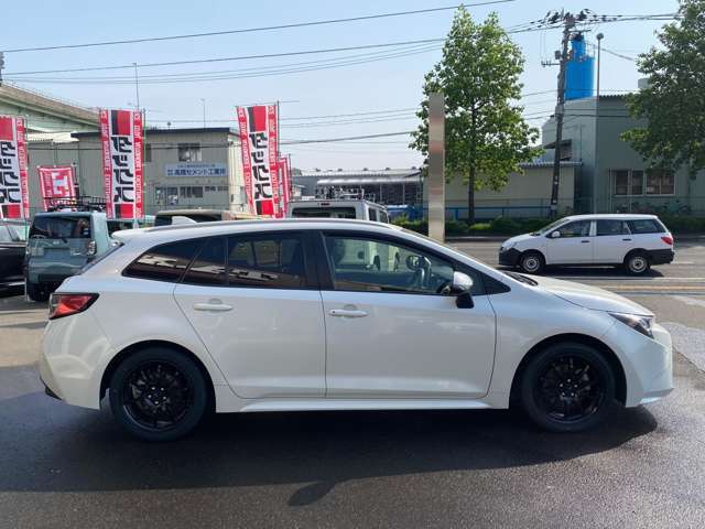 ご納車後のアフターフォローも充実！！定期点検などで異音や異常が無いかを国家資格を持った整備士が厳しく検査致します。その他にも、小さなキズはもちろん、大きな歪みやヘコミまで対応できる大型板金工場も完備！