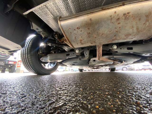 下廻りのサビ止め加工、防錆ハードワックスもご用意してあります！！通常のものよりも厚い塗装で下廻りをしっかりガード！当店で人気のオプションです♪融雪剤などの塩害対策に！！
