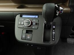 電動パーキングブレーキ搭載！指先だけで簡単に操作可能♪オートブレーキホールド搭載！信号待ちなどでブレーキを踏んで停車した時にブレーキペダルから足を離してもブレーキを保持するので安心です♪