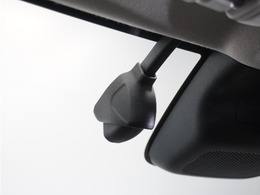 ◆ドライブレコーダー◆映像・音声などを記録する自動車用の装置です。　もしもの事故の際の記録はもちろん、旅行の際の思い出としてドライブの映像を楽しむことができます。