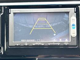 【バックカメラ】駐車時に後方がリアルタイム映像で確認できます。大型商業施設や立体駐車場での駐車時や、夜間のバック時に大活躍！運転スキルに関わらず、今や必須となった装備のひとつです