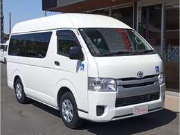 「家族のためにどんな福祉車両を選んだらいいだろう」、「福祉車両を初めて使うけど、使い方聞けるのかな」福祉車両を探す方の不安を取り除き、そばで助言させていただくのが当店の営業方針です。