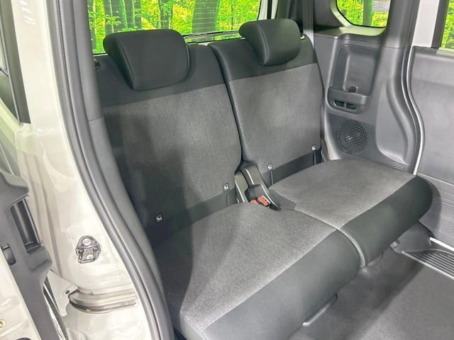 高品質なオリジナルフロアマットもオプションにてご用意しております。お好きなデザインやカラーをお車に合わせて選んでいただくことができます♪