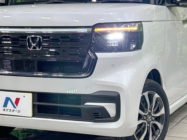 【LEDヘッドライト】悪天候や夜間走行時も良好な視界を確保し安心して運転できる高輝度LEDヘッドライトを装備！点灯速度が早く、消費電力も抑えられています。