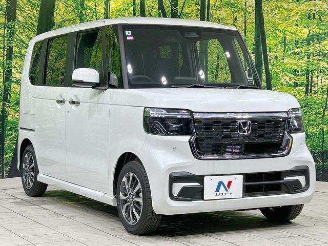 大好評のボディコーティング「弾スプラッシュコート」もご納車までに施工可能。通常のガラスコートと異なる、耐久年数6年の無機質ガラスコーティングが、ボディをキレイな状態に保ってくれます。