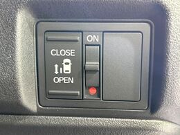【パワースライドドア】スマートキーや運転席のスイッチでスライドドアの開閉が可能♪電動だから力を入れてドアを開ける必要が無く、小さいお子様でも、重い荷物を持っている時もラクに開け閉めできます♪