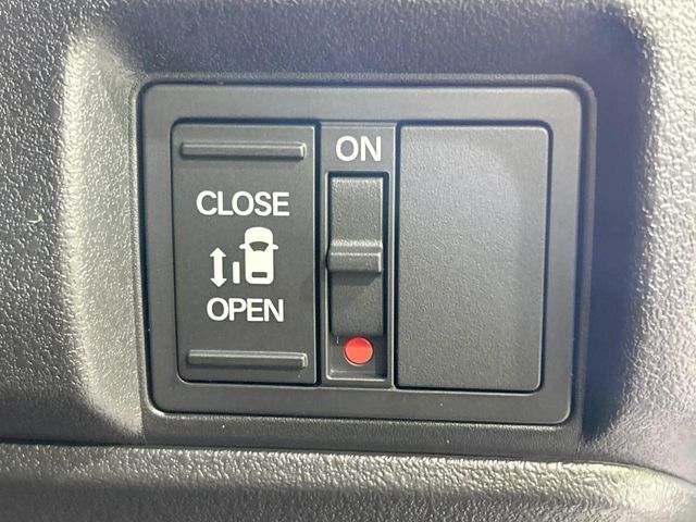 【パワースライドドア】スマートキーや運転席のスイッチでスライドドアの開閉が可能♪電動だから力を入れてドアを開ける必要が無く、小さいお子様でも、重い荷物を持っている時もラクに開け閉めできます♪