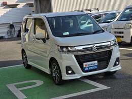 多少の小傷等はありますが、全体的にキレイなお車です。