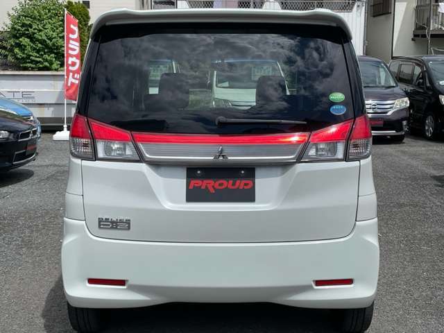 車両入庫チェックでは　エンジン・機関系を初め　電装装備、内装など100項目以上のチェックをしています。　もちろん試乗も行っていますのでご安心下さい。