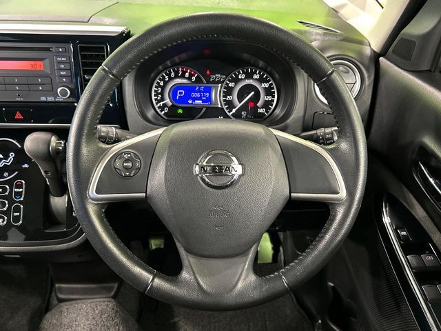 ステアリングも使用感が少なく、きれいな状態となっております♪