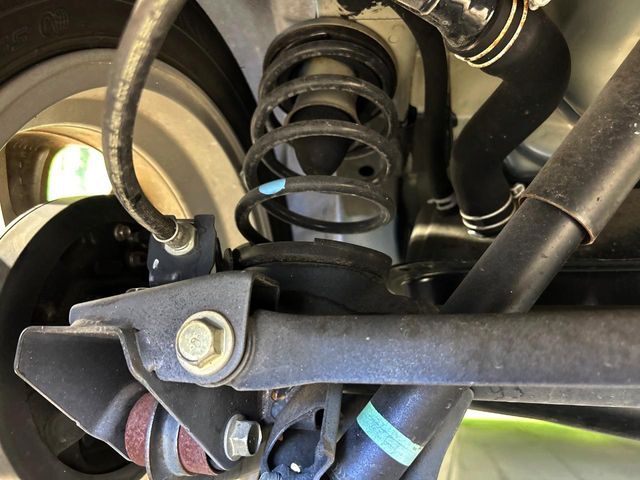 お車を安心してお乗りいただく為には、足回りの定期点検が欠かせません。サービスサポート（有償保証）では無料点検もご提供しており、安心のカーライフをお過ごしいただけるサポート体制が整っています。