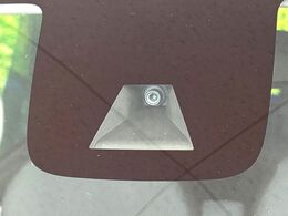 【エマージェンシーブレーキ】走行中に前方の車両等を認識し、衝突しそうな時は警報とブレーキで衝突回避と被害軽減をアシスト。より安全にドライブをお楽しみいただけます。