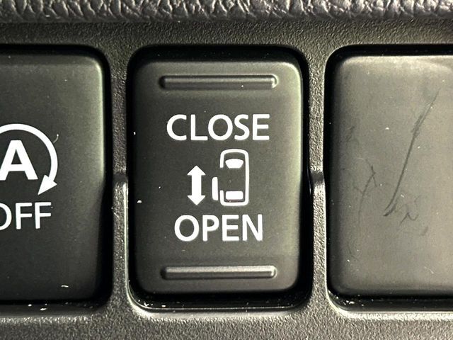 【パワースライドドア】スマートキーや運転席のスイッチでスライドドアの開閉が可能♪電動だから力を入れてドアを開ける必要が無く、小さいお子様でも、重い荷物を持っている時もラクに開け閉めできます♪