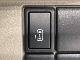 【パワースライドドア】スマートキーや運転席のスイッチでスライドドアの開閉が可能♪電動だから力を入れてドアを開ける必要が無く、小さいお子様でも、重い荷物を持っている時もラクに開け閉めできます♪