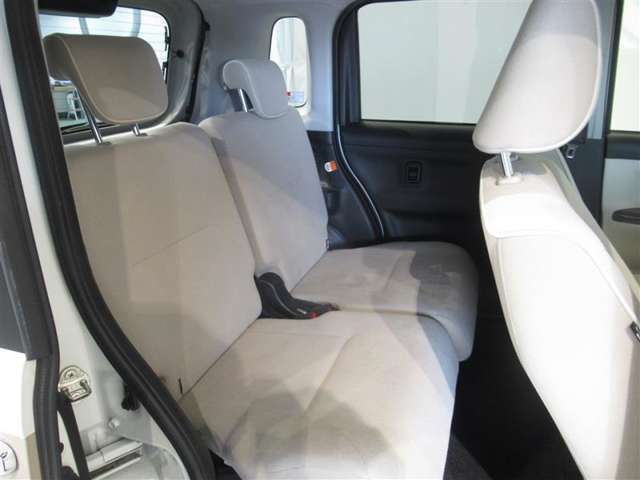 気になる汚れは「まるまるクリン」で解消！ 当社の中古車はシートを外して隅々までキレイにクリーニングしてあります(但し、一部 高年式車両等は除きます)