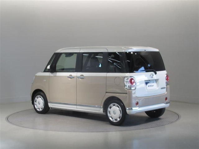トヨタ高品質中古車洗浄「まるまるクリン」　外装はもちろん、内装はシートを外して見えないところまで徹底洗浄！お客様に責任を持って安心と美しさをお届けします！
