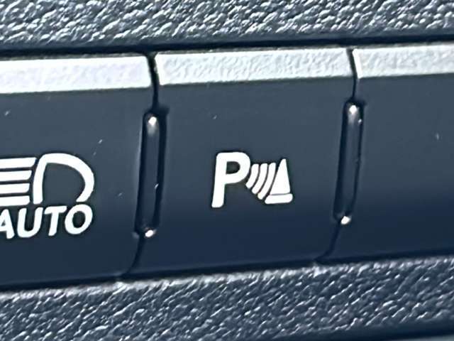【クリアランスソナー】駐車、発進の低速走行時に、周囲の障害物をブザーとディスプレイ表示でお知らせして、衝突回避をサポートします！