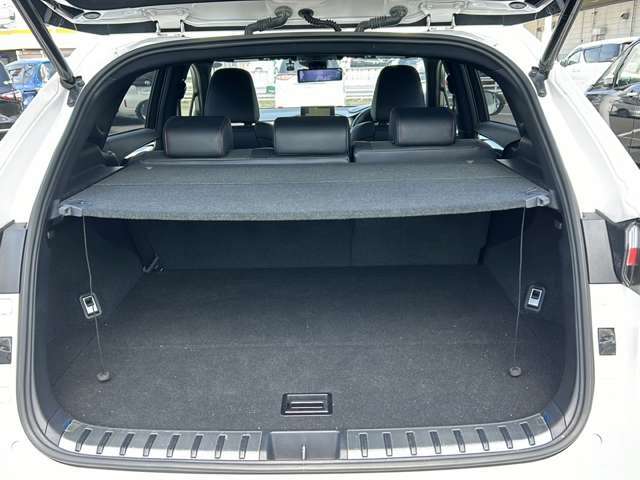 荷台スペース【内装エクステリア】店舗にて現車の確認も頂けますので、お電話で在庫のご確認の上是非ご来店くださいませ！！！【跳ね上げ式/埋め込み式】でスペース確保ができますね！！