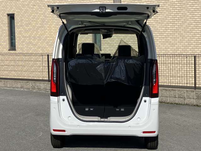 【ラゲッジスペース】4人乗車でも、ある程度なら荷物も積めそうです。