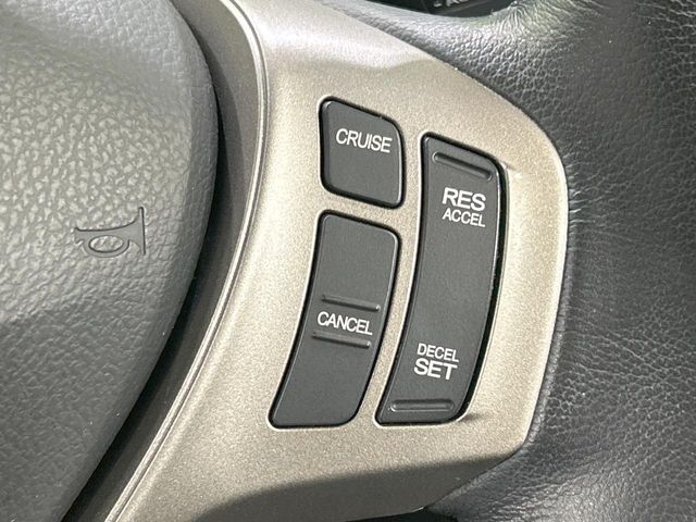 【クルーズコントロール】高速道路もラクラク走行。アクセルを離しても一定速度で走行ができ、長距離運転時の負担を軽減！加速・減速も簡単なスイッチ操作で調整できます。