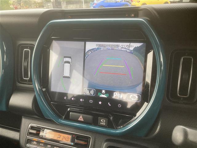 【全方位モニター】クルマを真上から見下ろした視点で駐車をサポートします！死角からの障害物にいち早く気が付くことができます。