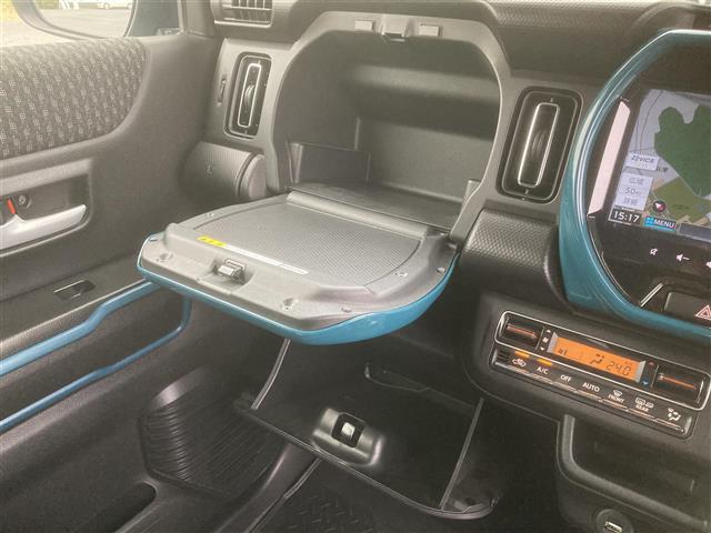 【グローブボックス】小物の収納が可能です！