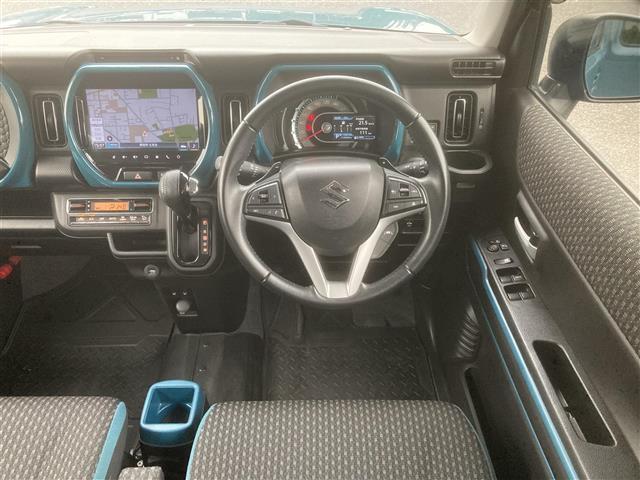 【運転席】座り心地がよく適度な固さなので、長時間の運転でも腰が痛くなりにくくなっております。