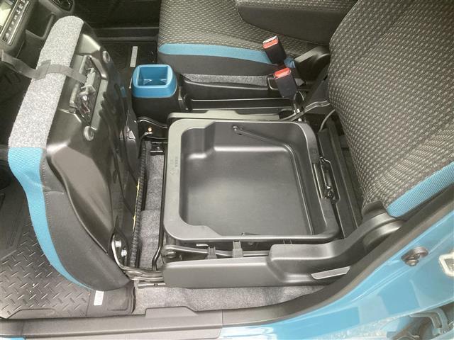 【グローブボックス】小物の収納が可能です！
