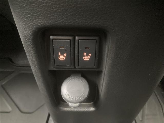 【シートヒーター】シートを温めてくれる暖房機器です！長時間座っていると負担が掛かりやすい背中や腰、または冬場などの寒い日に冷えやすい脚部に快適なぬくもりを伝えます。