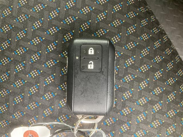 【スマートキー（エンジンスタートストップスイッチ）】スマートキー（電子キー）を持っていれば、スイッチを押すだけでエンジンをかけることができます！