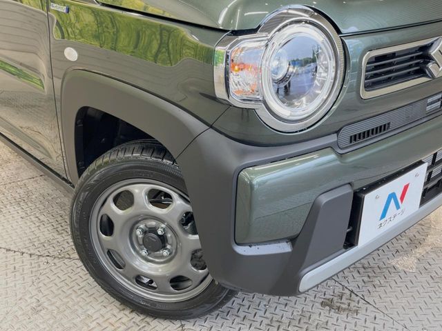 【LEDヘッドライト】悪天候や夜間走行時も良好な視界を確保し安心して運転できる高輝度LEDヘッドライトを装備！点灯速度が早く、消費電力も抑えられています。