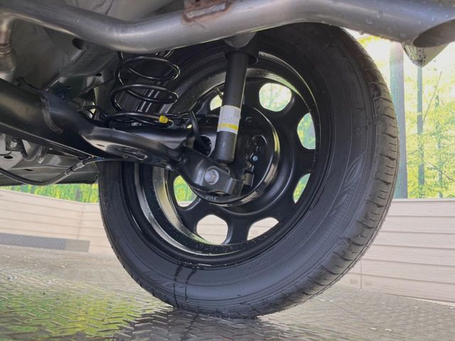 お車を安心してお乗りいただく為には、足回りの定期点検が欠かせません。サービスサポート（有償保証）では無料点検もご提供しており、安心のカーライフをお過ごしいただけるサポート体制が整っています。