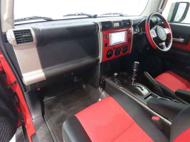 【禁煙車の定義】当店の定義・・・☆タバコ臭くない事☆コゲがない事☆灰皿等の喫煙器具が未使用の事　以上3項目をクリアした場合【禁煙車】と表示します。（現状を表しています。過去の事は、断定できません。）