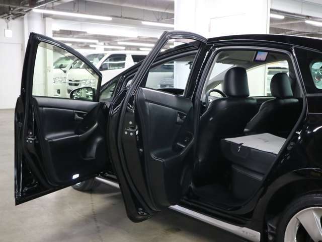 ご納車前のボディガラスコーティングも専門の業者が常駐しておりクオリティの高いコーティングを低価格にてご提供しております♪