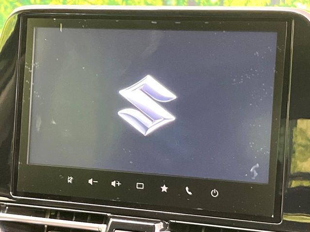 【メーカー純正ナビ】インテリアに溶け込むスタイリッシュな「専用設計」メーカーナビを装備♪視認性や操作性など基本性能にも優れ、より上質なカーライフをお楽しみいただけます。