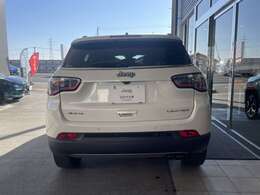 視認性の高いテールランプになっております。