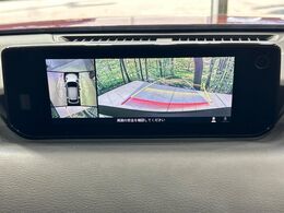 【360°ビューモニター】専用のカメラにより、上から見下ろしたような視点で360度クルマの周囲を確認することができます☆死角部分も確認しやすく、狭い場所での切り返しや駐車もスムーズに行えます。