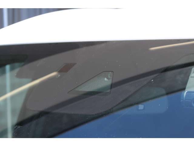 ☆衝突軽減ブレーキ付き☆誤操作で万が一、前方の車に衝突しそうになった際に自動でブレーキが作動し衝突の被害を軽減します！