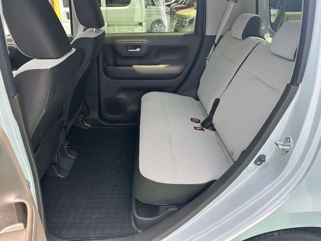 ★5年間新車保障★初度登録から5年間の新車保証が含まれています。長期間、安心してお乗り頂けます！保障費用は支払総額に含まれています！遠方のお客様は保証継承後、お近くのディーラーにて保証が受けられます！