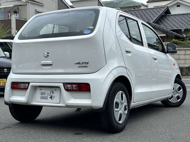 右後方からの写真です。右側面、リアバンパーをご確認下さい。