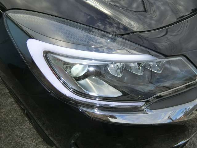 LEDヴィジョンキセノンヘッドライト