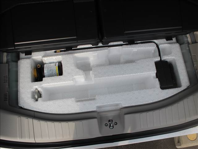 突然のパンクでお困りになった事はございませんか?今のお車はスペアタイヤがほとんど付いておりません。ケイカフェは万が一の事態に備えてオリジナルパンク保証もご用意しております。お気軽にご相談下さい！