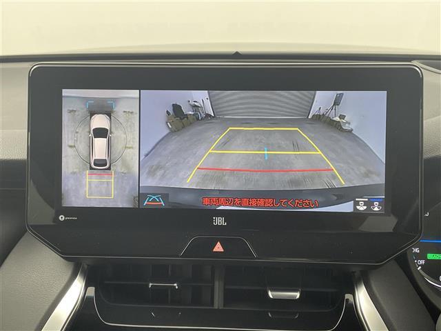 【全方位モニター】まるでクルマを真上から見下ろしたかのような視点で駐車をサポートします！クルマの斜め後ろや真横など、前後左右の4つのカメラの映像が合成されて、モニターに映し出されます。