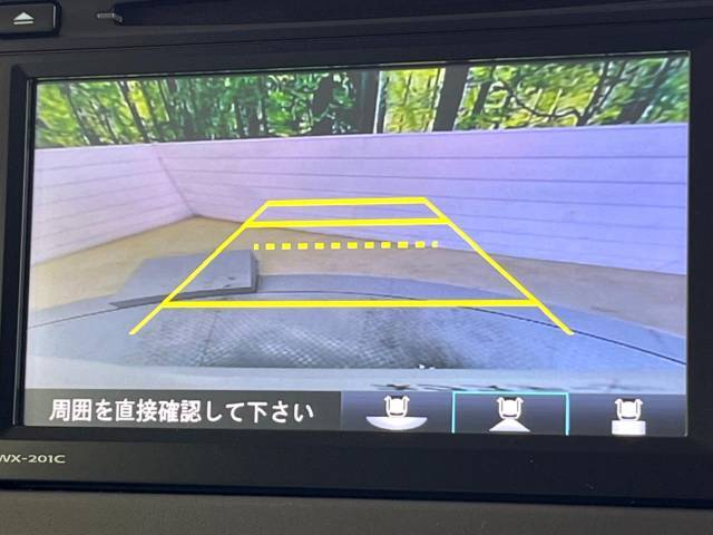 【バックカメラ】駐車時に後方がリアルタイム映像で確認できます。大型商業施設や立体駐車場での駐車時や、夜間のバック時に大活躍！運転スキルに関わらず、今や必須となった装備のひとつです！