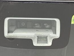 【スズキ　セーフティサポート】走行中に前方の車両等を認識し、衝突しそうな時は警報とブレーキで衝突回避と被害軽減をアシスト。より安全にドライブをお楽しみいただけます。