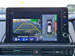 【マルチビューカメラシステム】まるでクルマを真上から見下ろしたかのような視点で駐車をサポートします！クルマの斜め後ろや真横など、前後左右の4つのカメラの映像が合成されて、モニターに映し出されます。