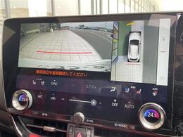 【パノラミックビューモニター】クルマを真上から見下ろした視点で駐車をサポートします！クルマの斜め後ろや真横など、いち早く障害物に気が付くことができます。