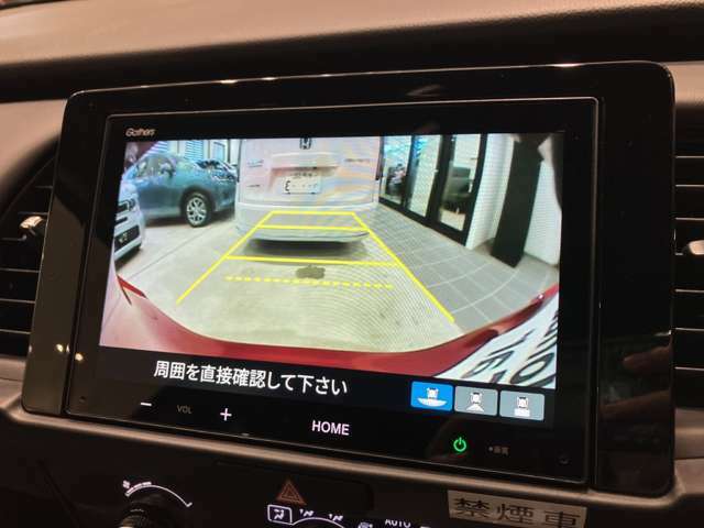 バックカメラももちろんついておりますので駐車時も後方が確認できて安心ですね！